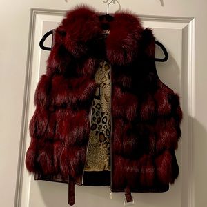 Fur vest! Luxury fur vest in burgundy